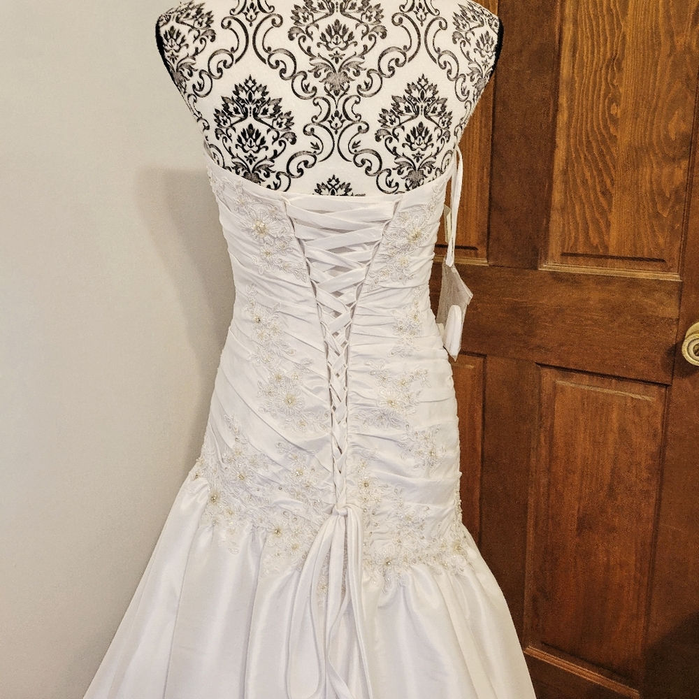 A&T 4414 White Bridal Gown Sz 8 - Picture 9 of 16